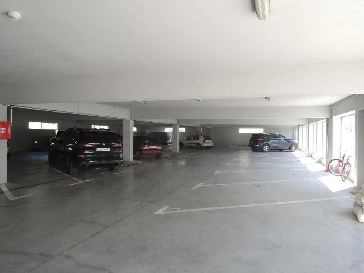 Hotel Logavina 8 Garage Parking ซาราเยโว ภายนอก รูปภาพ
