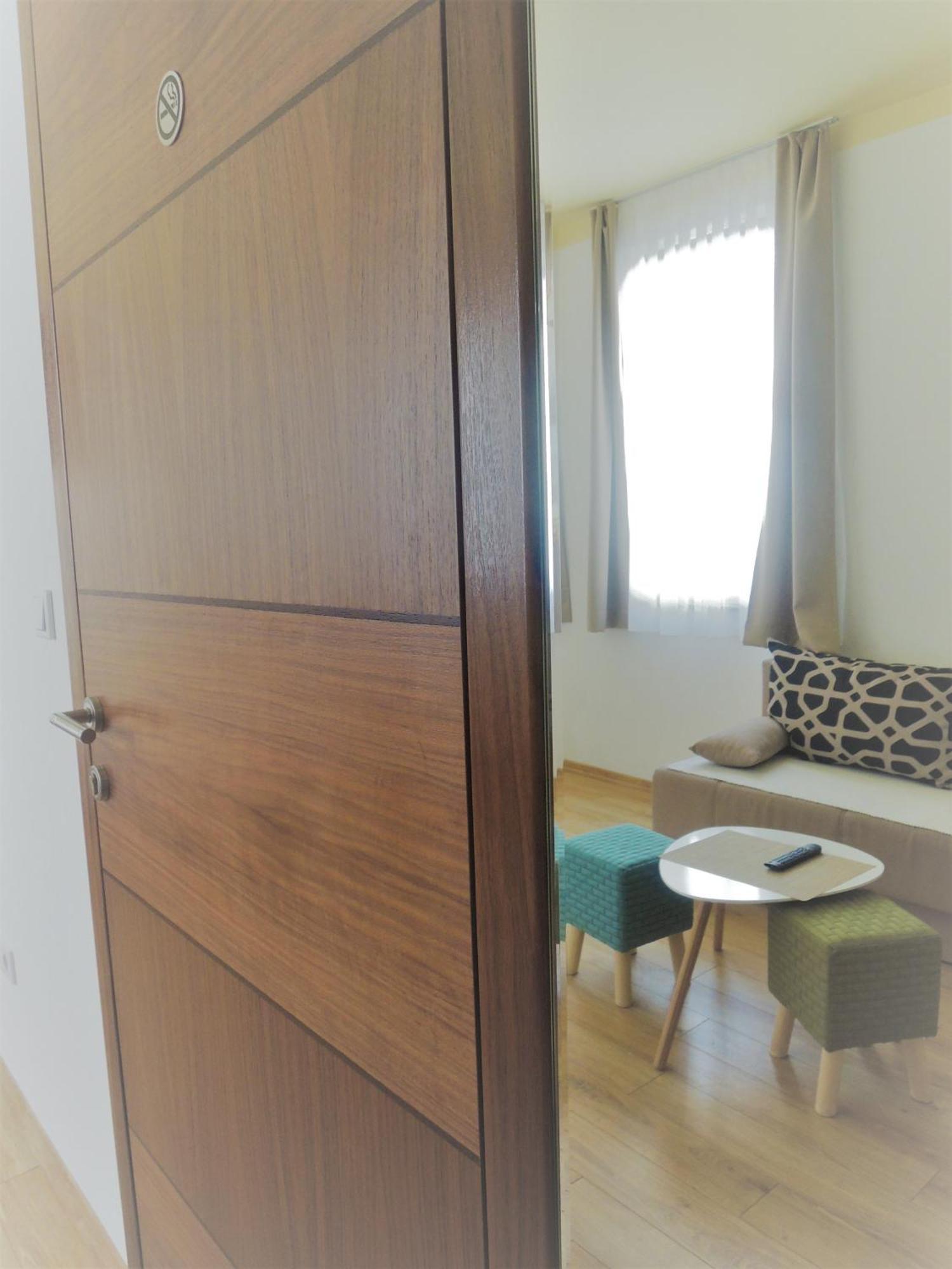 Hotel Logavina 8 Garage Parking ซาราเยโว ภายนอก รูปภาพ