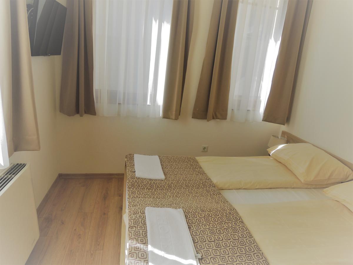 Hotel Logavina 8 Garage Parking ซาราเยโว ภายนอก รูปภาพ