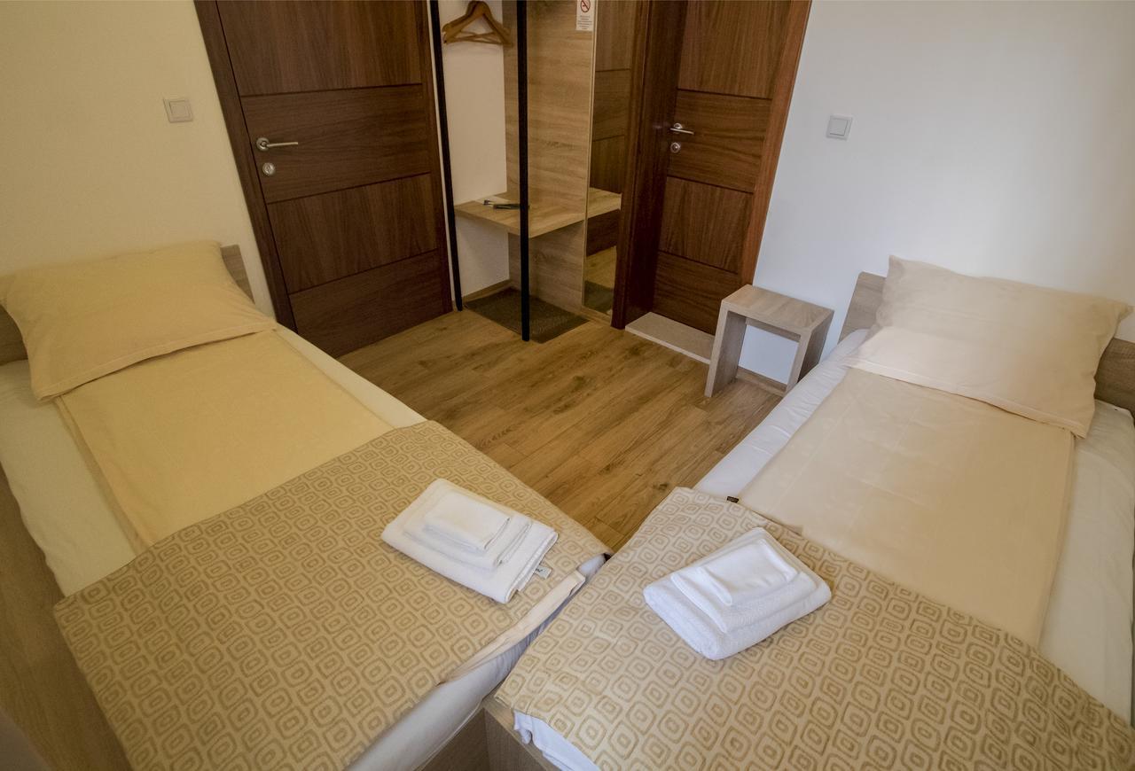 Hotel Logavina 8 Garage Parking ซาราเยโว ภายนอก รูปภาพ